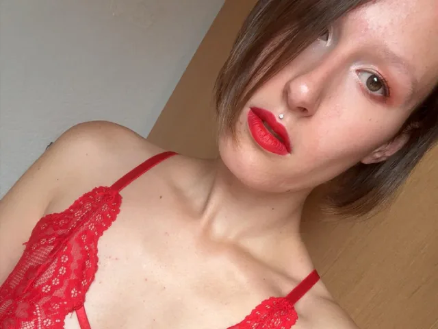 JadeFrenchKiss camgirl live amateur webcam
