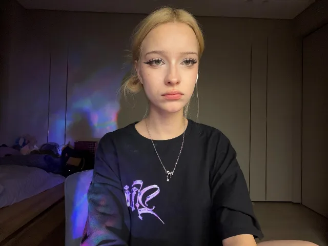 DalliaBanowski camgirl live amateur webcam