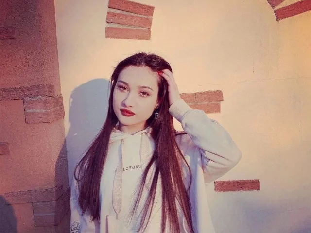 EleonoraSun camgirl live amateur webcam