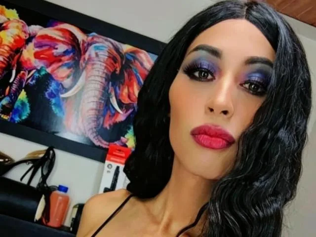 AdellaPineda camgirl live amateur webcam