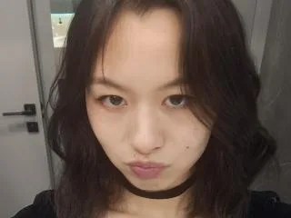 EmiliaBrackemyre camgirl live amateur webcam
