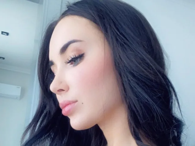 RinaBrown camgirl live amateur webcam