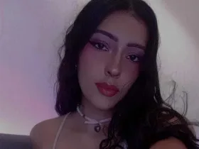 CristaleRose camgirl live amateur webcam