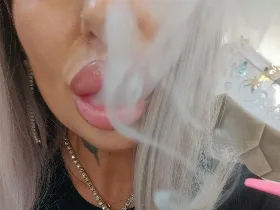 HotSmokingBabe69x camgirl live amateur webcam