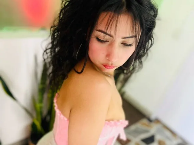 BonnieBloom camgirl live amateur webcam