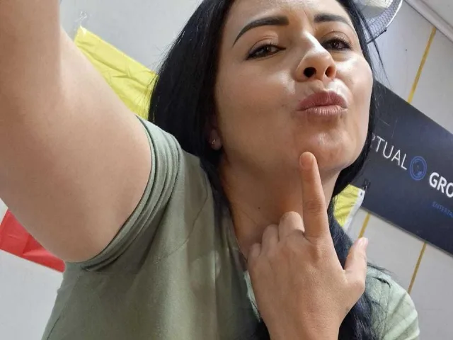 MatureeDesiree camgirl live amateur webcam