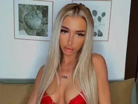 DezireeDoly camgirl live amateur webcam