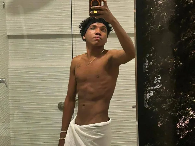 AlessandroBlack camgirl live amateur webcam