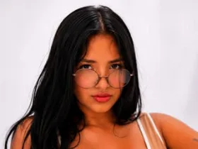 AlanaLuxe camgirl live amateur webcam