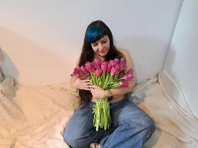 VelvetGloria camgirl live amateur webcam
