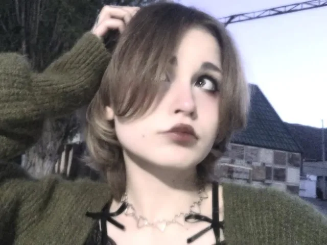 EmelyDilsaver camgirl live amateur webcam