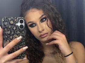 CharlotteeW camgirl live amateur webcam