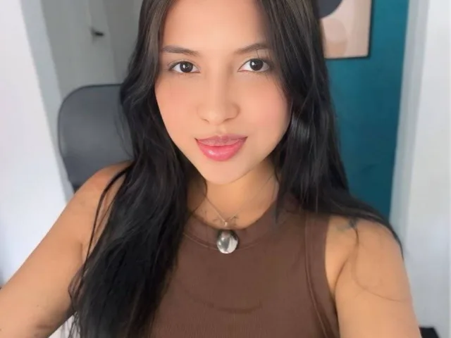 SaraOffice camgirl live amateur webcam