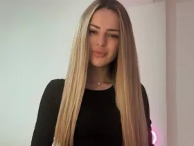 LinaAvery camgirl live amateur webcam