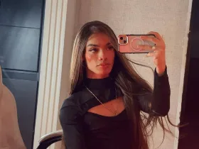 KarinaLore camgirl live amateur webcam