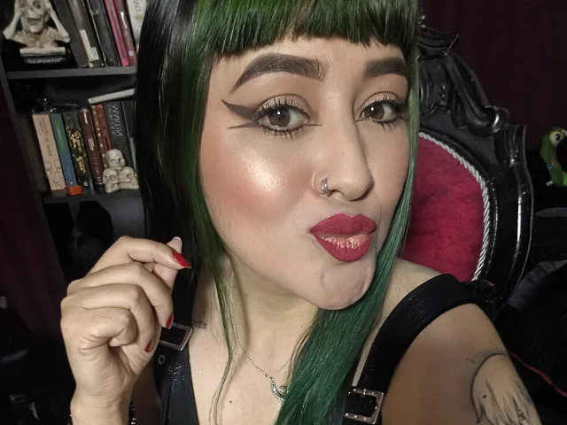 SaraEmpress camgirl live amateur webcam
