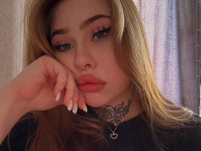 MaryamMunshi camgirl live amateur webcam