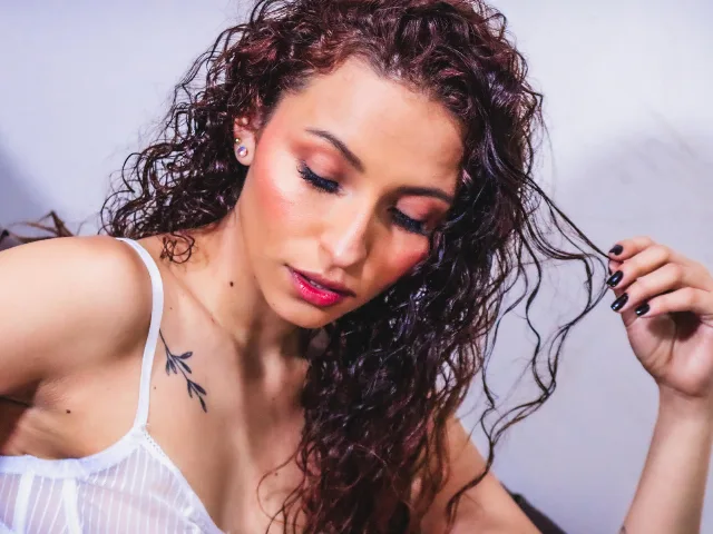 AnnaMary camgirl live amateur webcam