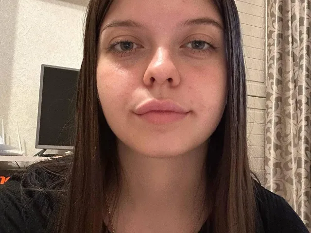 ElishaGuzma camgirl live amateur webcam