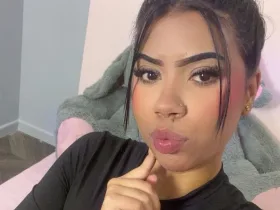 Camgirl MichelleVixen online - live webcam chat