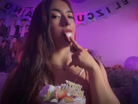 AriLynn camgirl live amateur webcam