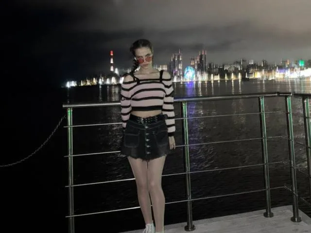 LorrineDebo camgirl live amateur webcam