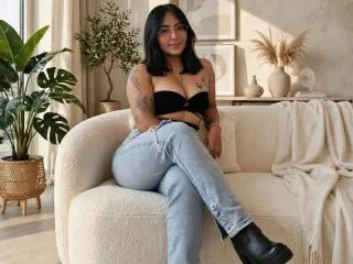 IsaLawrence camgirl live amateur webcam