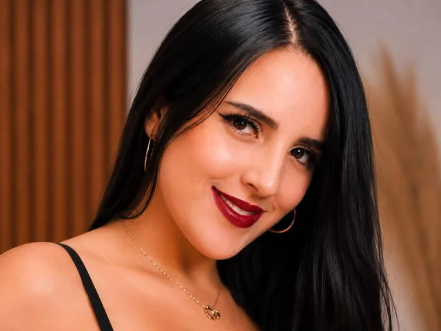 AlanaDesire camgirl live amateur webcam