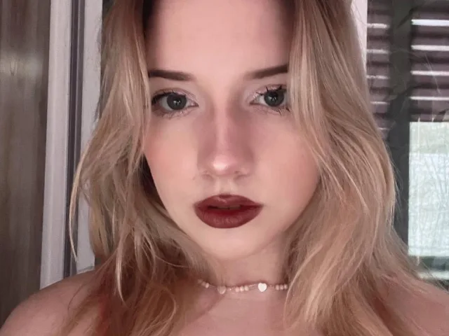 MayeAlberry camgirl live amateur webcam
