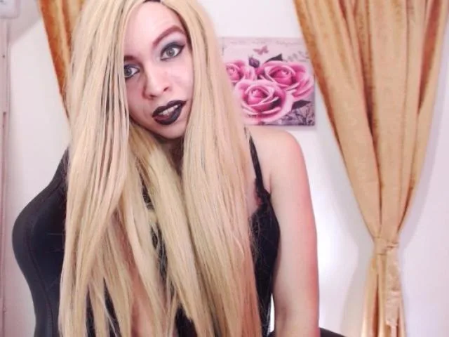 CandyFoxTS camgirl live amateur webcam
