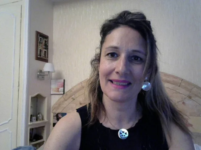 NyckyLove camgirl live amateur webcam