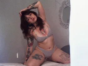 CrowViviane camgirl live amateur webcam