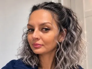 DouceAmelia camgirl live amateur webcam