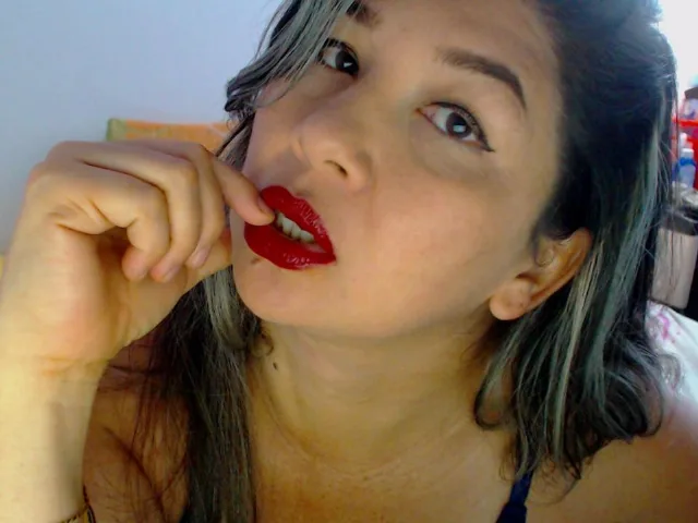 MarianaAbril camgirl live amateur webcam