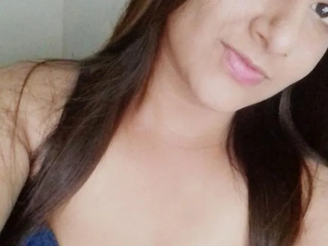 MillenaRise camgirl live amateur webcam