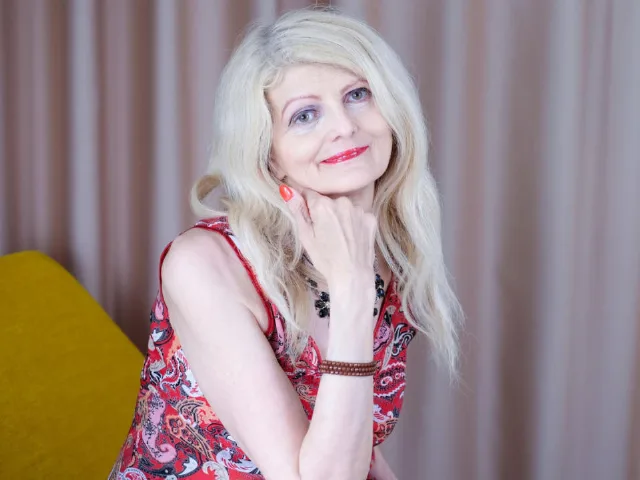 MatureCecy camgirl live amateur webcam