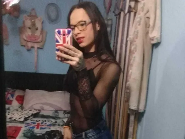 SaraSexTS camgirl live amateur webcam